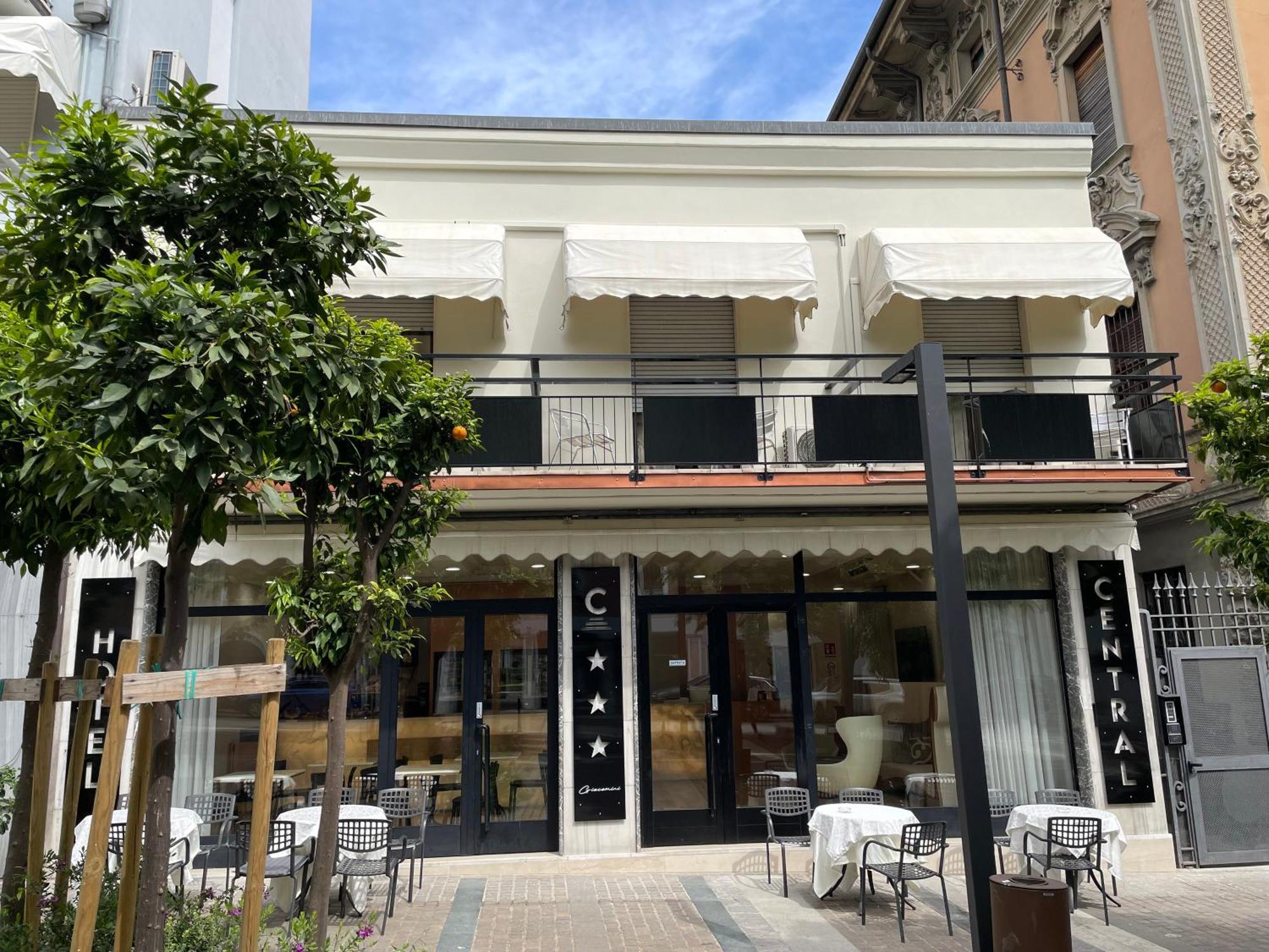 Hotel Central Giacomini Salò Dış mekan fotoğraf