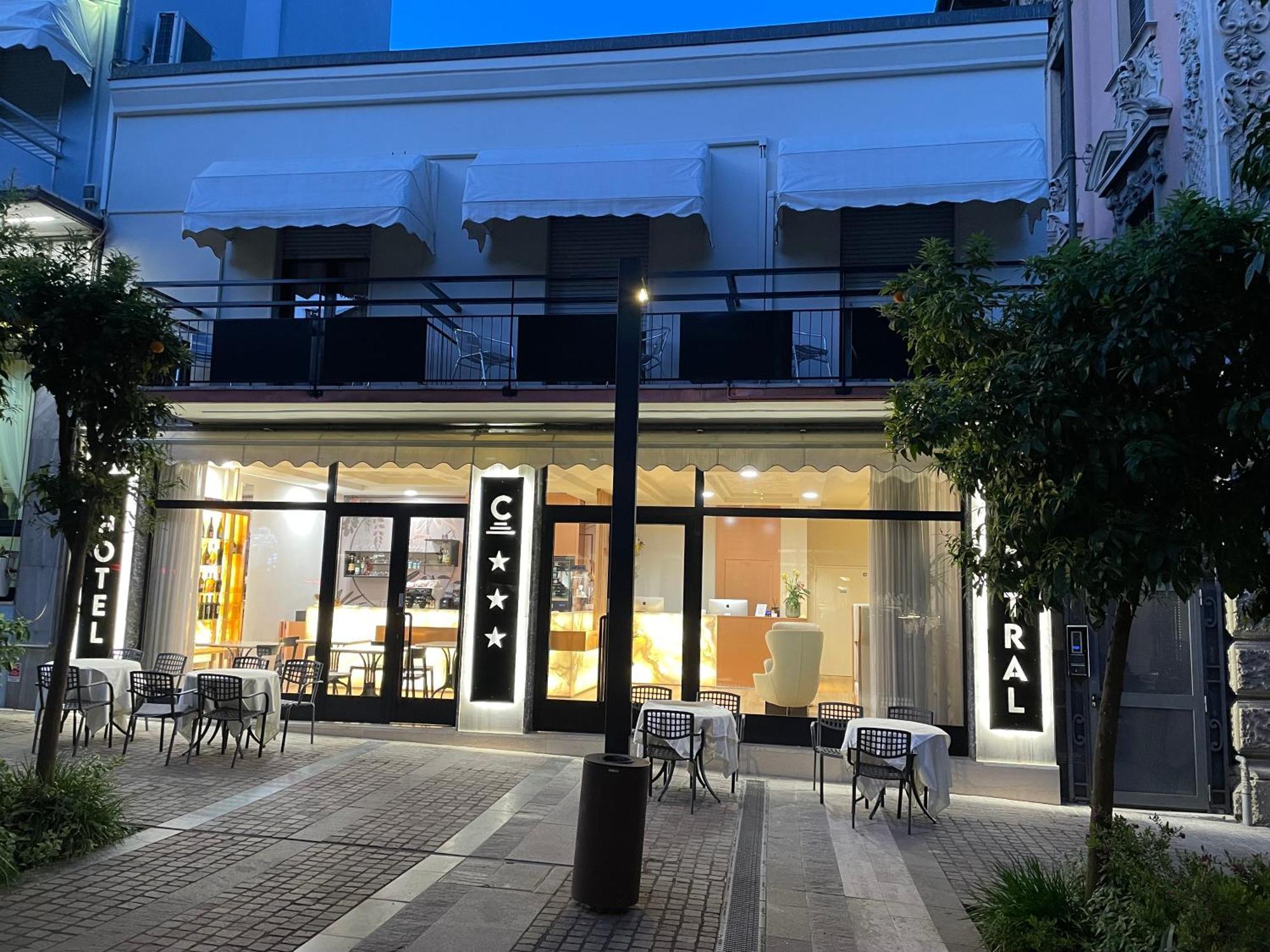 Hotel Central Giacomini Salò Dış mekan fotoğraf